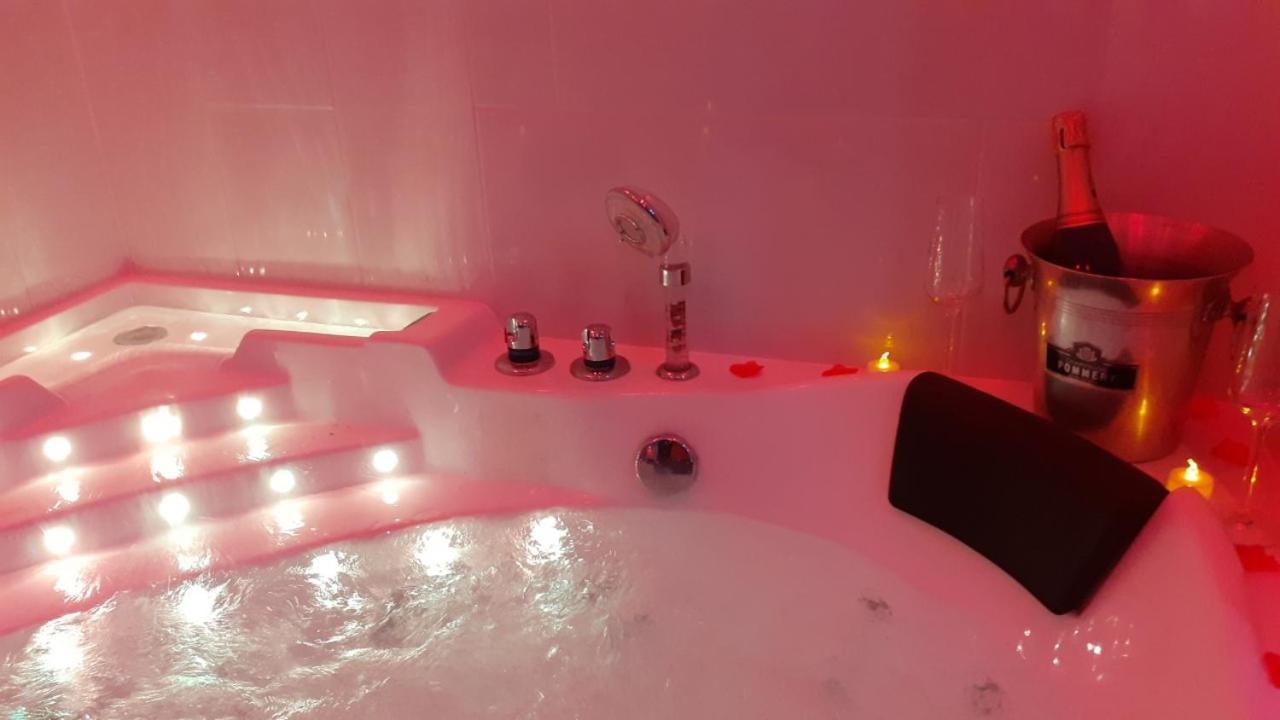 Le Bijou Appartement Avec Jacuzzi Et Sauna Privatif Terrasse Plein Sud Clim Parking Privatif 邦多勒 外观 照片
